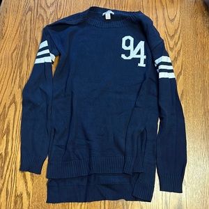 Arizona Jeans juniors size small blue and white sweater